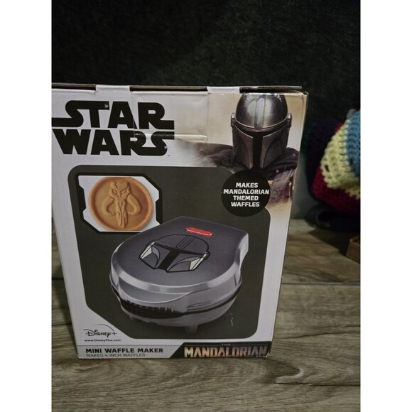 Disney Star Wars - The Mandalorian  Non-Stick Waffle Maker - Picture 2 of 2